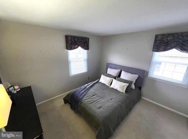 222 BARBERRY DR, Wilmington, DE 19808