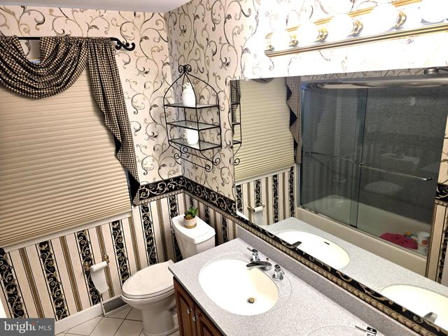 222 BARBERRY DR, Wilmington, DE 19808