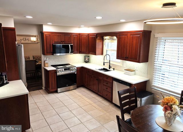 222 BARBERRY DR, Wilmington, DE 19808