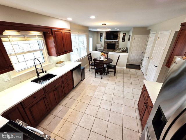 222 BARBERRY DR, Wilmington, DE 19808