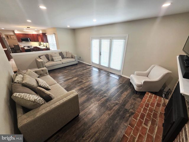 222 BARBERRY DR, Wilmington, DE 19808