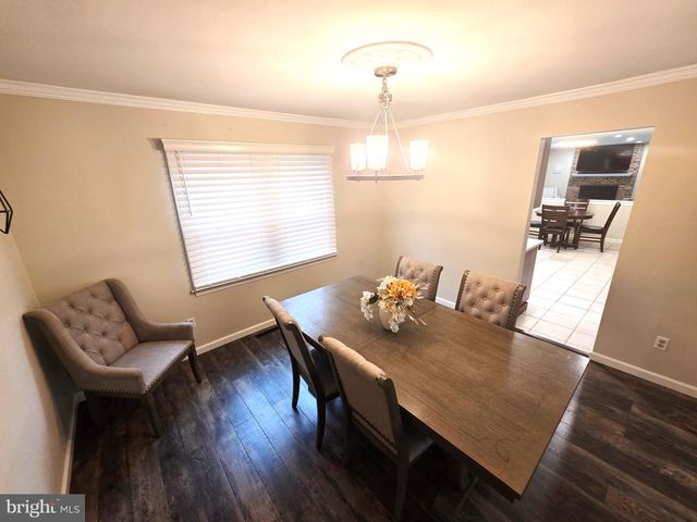 222 BARBERRY DR, Wilmington, DE 19808