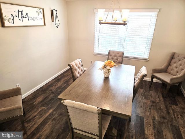 222 BARBERRY DR, Wilmington, DE 19808