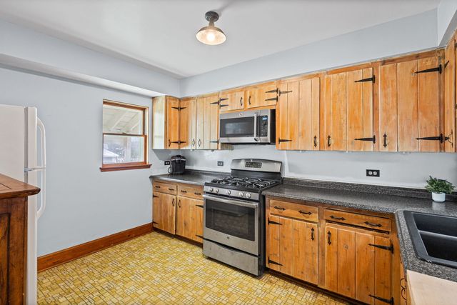 504 N SCHOENBECK Road, Prospect Heights, IL 60070