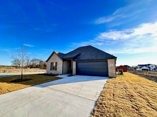 509 Brook View Drive, Van Alstyne, TX 75495