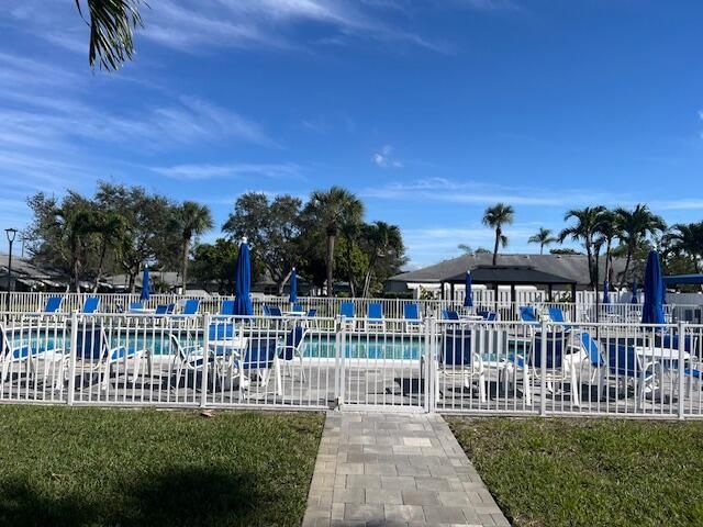 1157 S Drive Circle C, Delray Beach, FL 33445