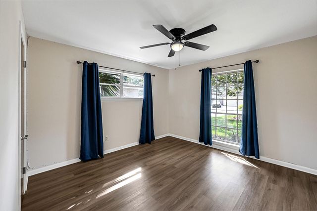 18210 Barbuda Lane, Nassau Bay, TX 77058