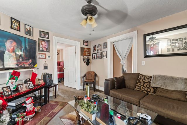 2733 Dumesnil St, Louisville, KY 40211