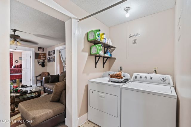 2733 Dumesnil St, Louisville, KY 40211