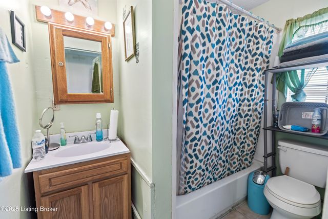 2733 Dumesnil St, Louisville, KY 40211