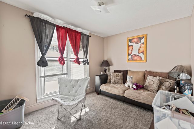 2733 Dumesnil St, Louisville, KY 40211