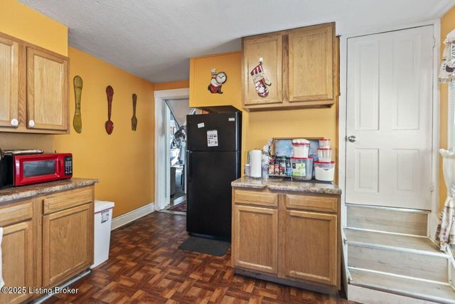 2733 Dumesnil St, Louisville, KY 40211