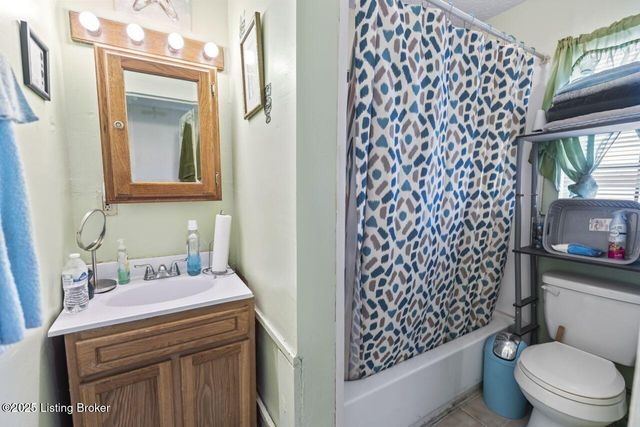 2733 Dumesnil St, Louisville, KY 40211