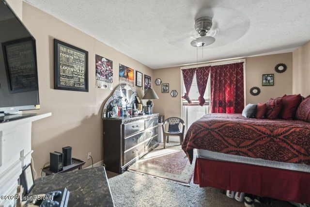 2733 Dumesnil St, Louisville, KY 40211