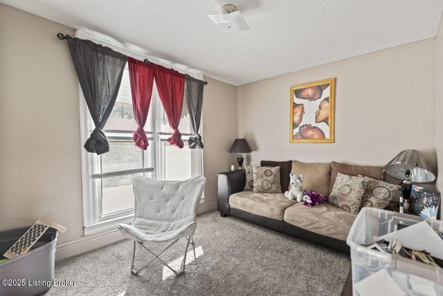 2733 Dumesnil St, Louisville, KY 40211