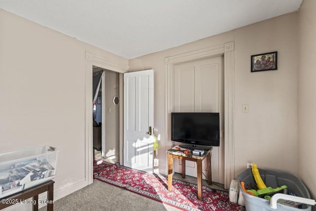 2733 Dumesnil St, Louisville, KY 40211