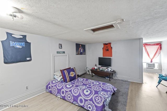 2733 Dumesnil St, Louisville, KY 40211