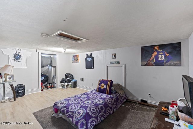 2733 Dumesnil St, Louisville, KY 40211