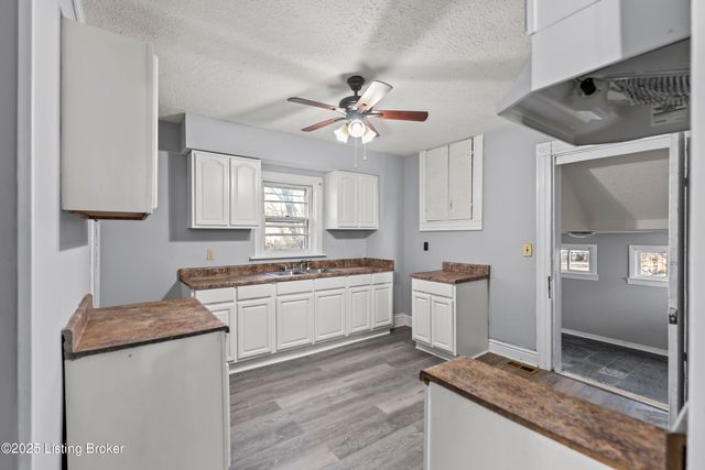 2733 Dumesnil St, Louisville, KY 40211