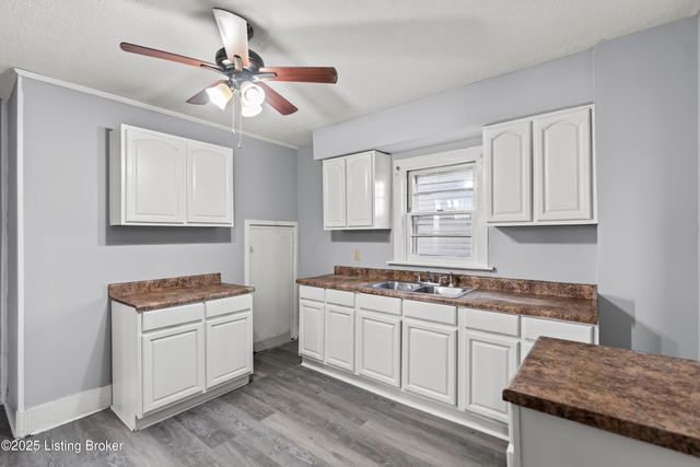 2733 Dumesnil St, Louisville, KY 40211