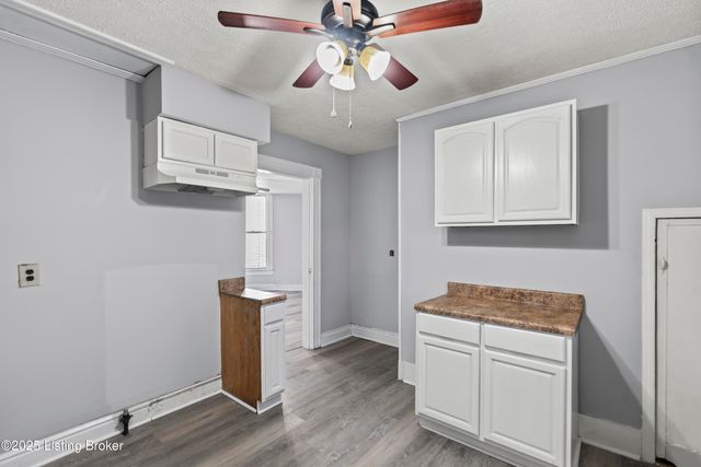 2733 Dumesnil St, Louisville, KY 40211