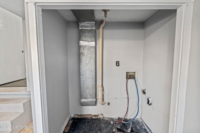 2733 Dumesnil St, Louisville, KY 40211