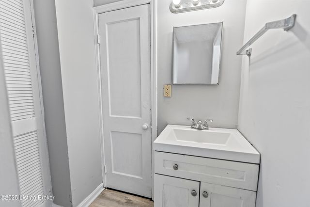 2733 Dumesnil St, Louisville, KY 40211