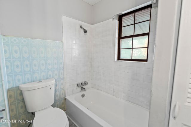 2733 Dumesnil St, Louisville, KY 40211