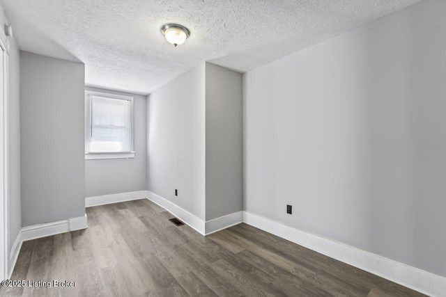 2733 Dumesnil St, Louisville, KY 40211