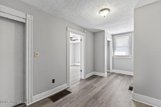 2733 Dumesnil St, Louisville, KY 40211