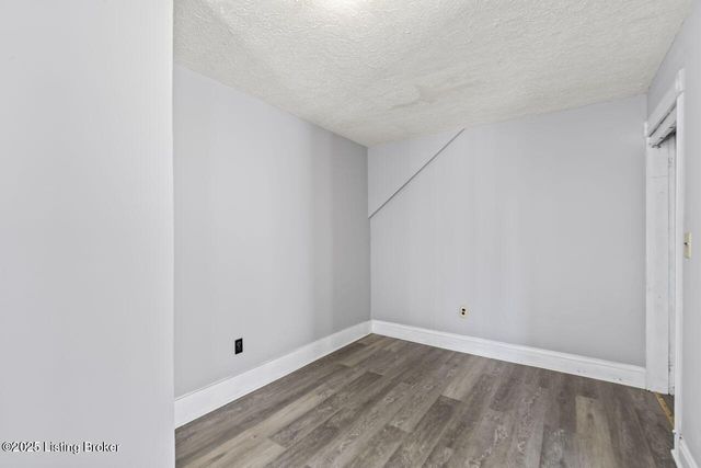 2733 Dumesnil St, Louisville, KY 40211