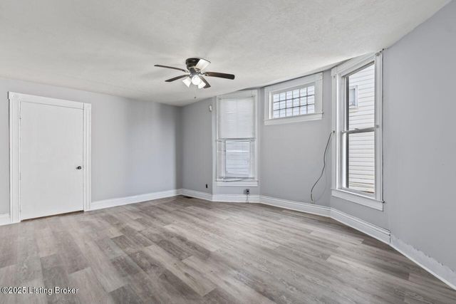 2733 Dumesnil St, Louisville, KY 40211