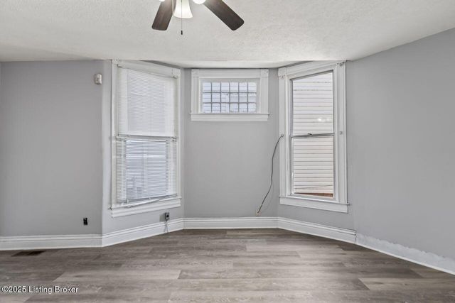 2733 Dumesnil St, Louisville, KY 40211