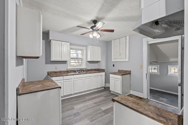 2733 Dumesnil St, Louisville, KY 40211