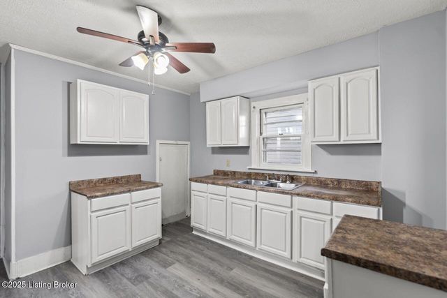 2733 Dumesnil St, Louisville, KY 40211