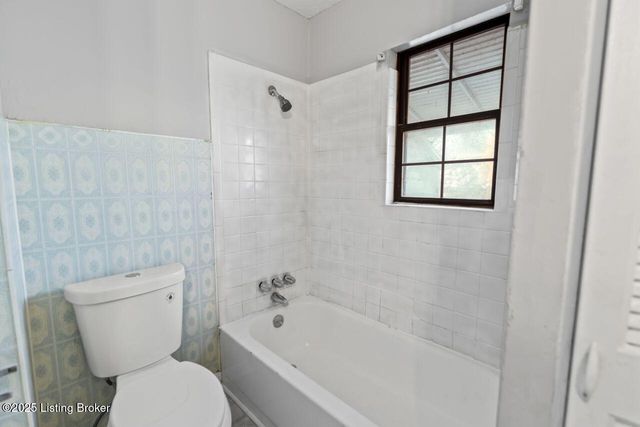 2733 Dumesnil St, Louisville, KY 40211