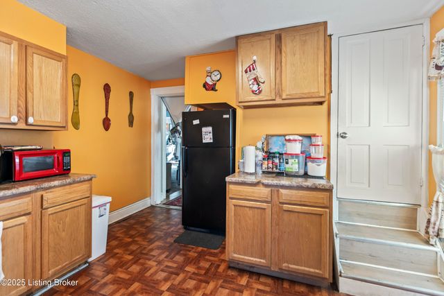 2733 Dumesnil St, Louisville, KY 40211