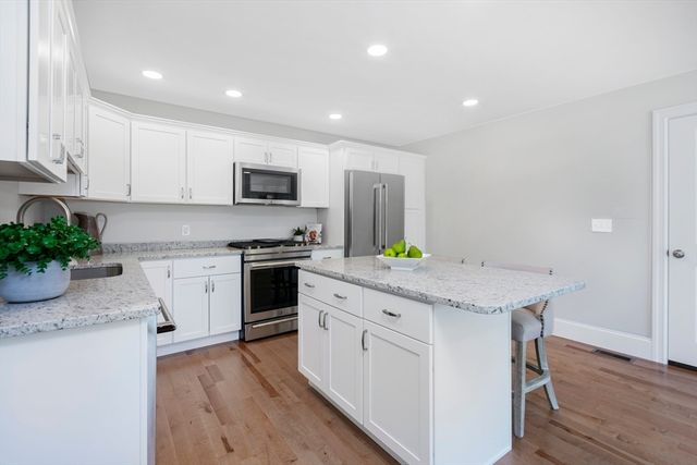 137 County, Amherst, NH 03031