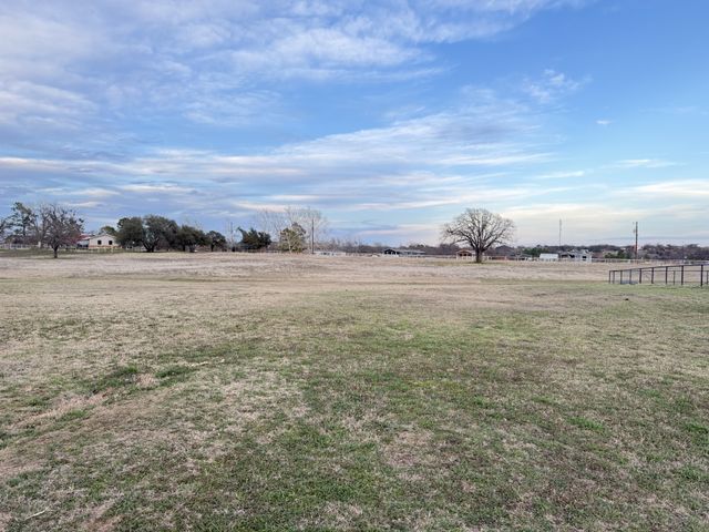 208 Farmhouse, Springtown, TX 76082