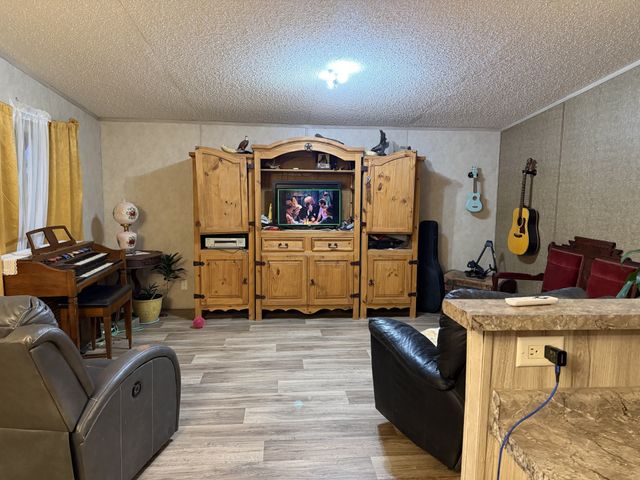 208 Farmhouse, Springtown, TX 76082