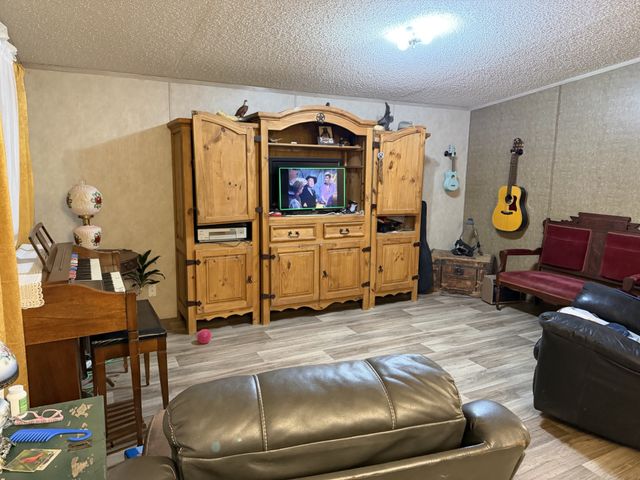 208 Farmhouse, Springtown, TX 76082