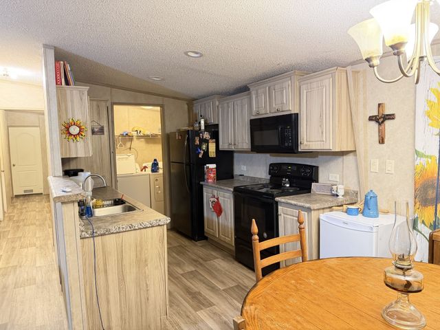 208 Farmhouse, Springtown, TX 76082