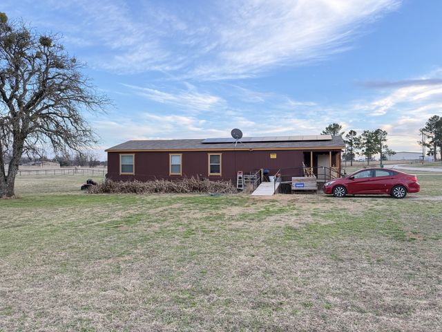 208 Farmhouse, Springtown, TX 76082