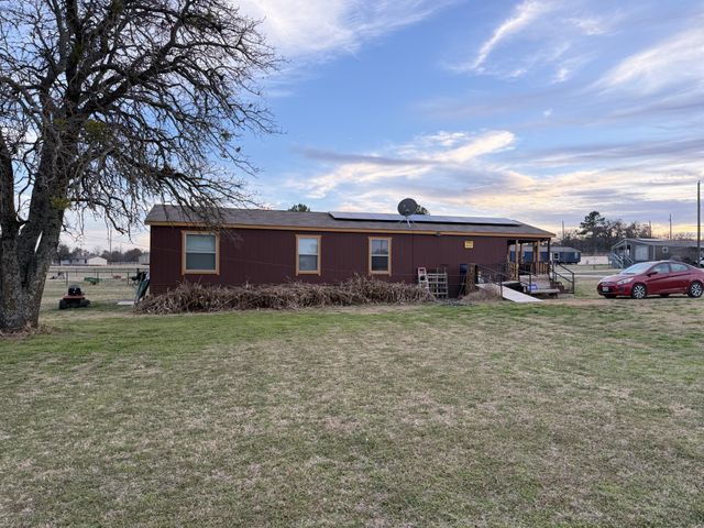 208 Farmhouse, Springtown, TX 76082
