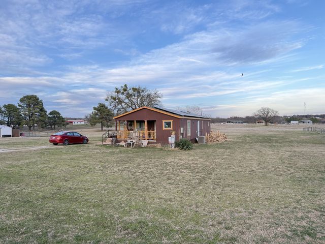 208 Farmhouse, Springtown, TX 76082