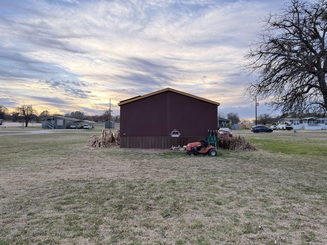 208 Farmhouse, Springtown, TX 76082