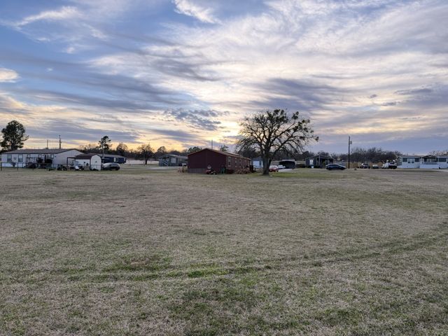 208 Farmhouse, Springtown, TX 76082