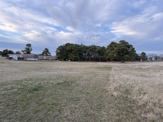 208 Farmhouse, Springtown, TX 76082