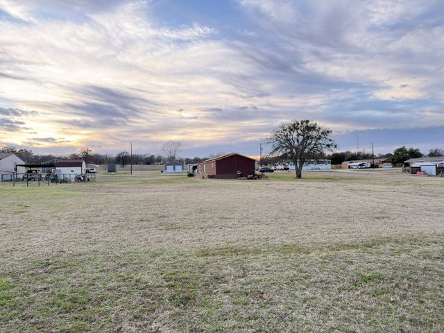 208 Farmhouse, Springtown, TX 76082