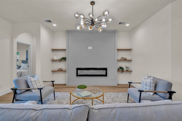 1442 E Allen Avenue, Fort Worth, TX 76104